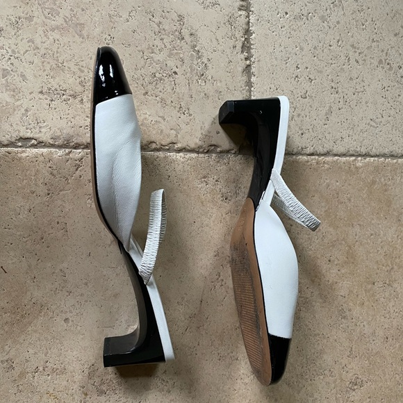 Schutz Bertie 2 tone black and white patent cap toe mary Jane’s 7 - Picture 3 of 6